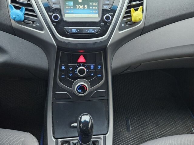 Синий Хендай Элантра, объемом двигателя 1.8 л и пробегом 169 тыс. км за 8250 $, фото 4 на Automoto.ua