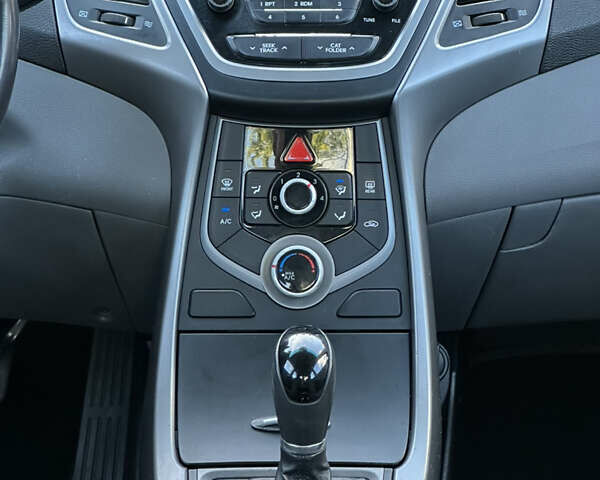 Хендай Элантра 2015 в Киеве на Automoto.ua Синий Хендай Элантра, объемом двигателя 1.8 л и пробегом 124 тыс. км за 8900 $, фото 10 на Automoto.ua