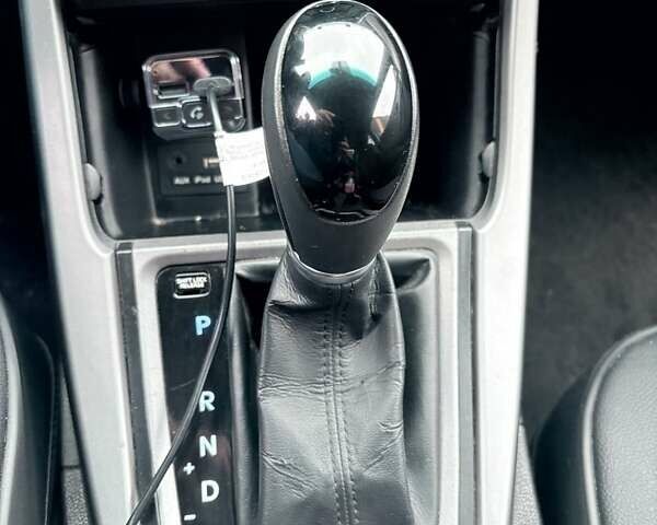 Синий Хендай Элантра, объемом двигателя 1.8 л и пробегом 188 тыс. км за 9000 $, фото 6 на Automoto.ua