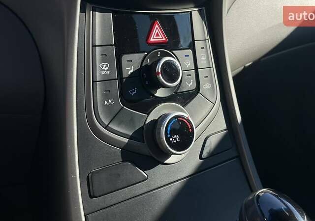 Синій Хендай Елантра, об'ємом двигуна 1.8 л та пробігом 321 тис. км за 10999 $, фото 23 на Automoto.ua