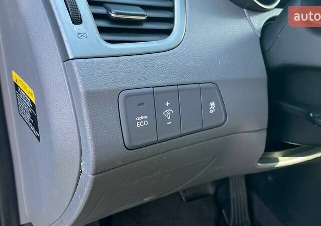 Синій Хендай Елантра, об'ємом двигуна 1.8 л та пробігом 321 тис. км за 10999 $, фото 10 на Automoto.ua