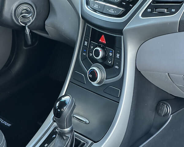 Хендай Элантра 2015 в Киеве на Automoto.ua Синий Хендай Элантра, объемом двигателя 1.8 л и пробегом 124 тыс. км за 8900 $, фото 15 на Automoto.ua