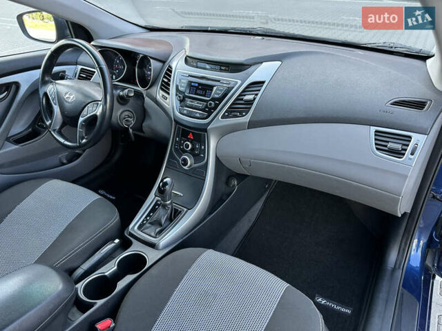 Хендай Элантра 2015 в Киеве на Automoto.ua Синий Хендай Элантра, объемом двигателя 1.8 л и пробегом 124 тыс. км за 8900 $, фото 12 на Automoto.ua