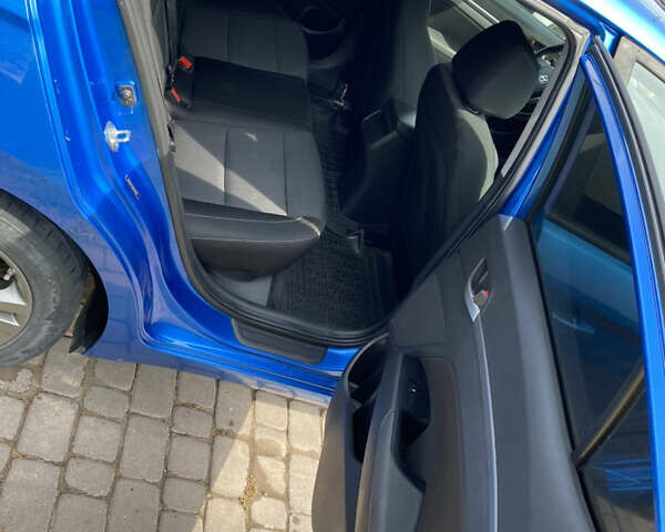 Синий Хендай Элантра, объемом двигателя 1.98 л и пробегом 180 тыс. км за 10300 $, фото 12 на Automoto.ua