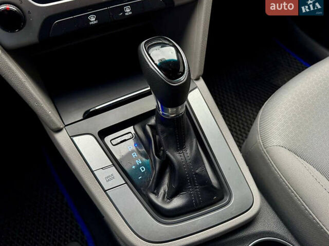 Синий Хендай Элантра, объемом двигателя 2 л и пробегом 145 тыс. км за 9950 $, фото 21 на Automoto.ua