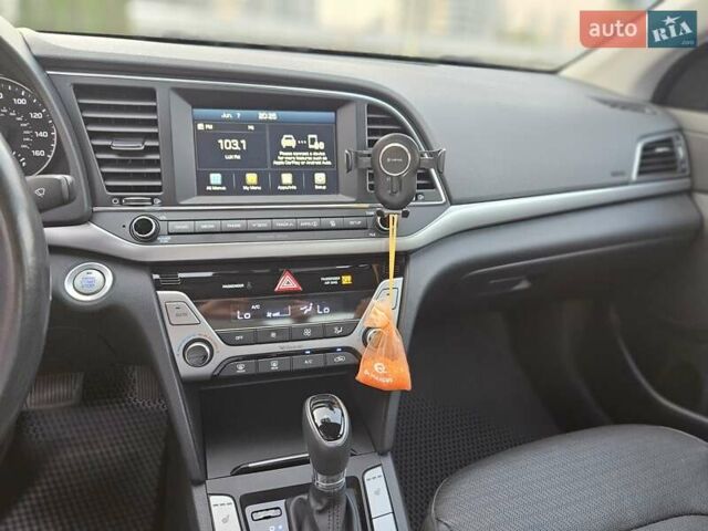 Синий Хендай Элантра, объемом двигателя 2 л и пробегом 102 тыс. км за 13000 $, фото 23 на Automoto.ua