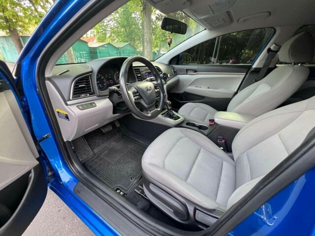 Синий Хендай Элантра, объемом двигателя 2 л и пробегом 136 тыс. км за 9900 $, фото 2 на Automoto.ua