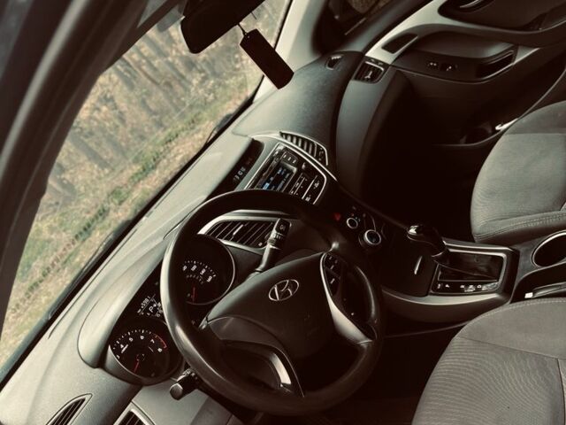 Синий Хендай Элантра, объемом двигателя 1.8 л и пробегом 200 тыс. км за 8900 $, фото 5 на Automoto.ua