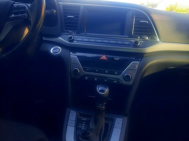 Синий Хендай Элантра, объемом двигателя 2 л и пробегом 189 тыс. км за 10200 $, фото 8 на Automoto.ua