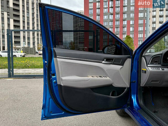 Синий Хендай Элантра, объемом двигателя 2 л и пробегом 145 тыс. км за 9950 $, фото 16 на Automoto.ua