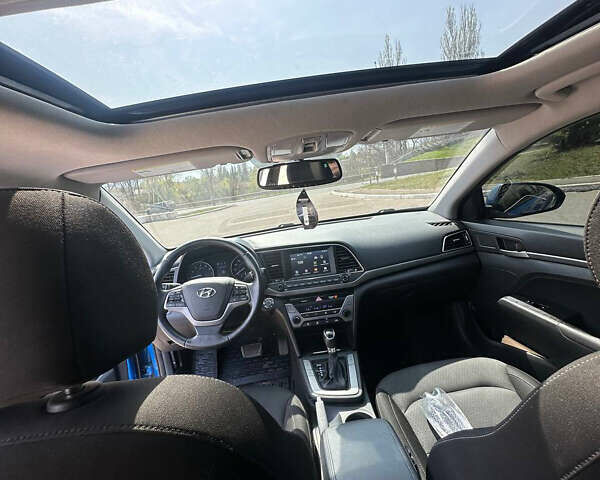 Синий Хендай Элантра, объемом двигателя 2 л и пробегом 131 тыс. км за 11500 $, фото 8 на Automoto.ua