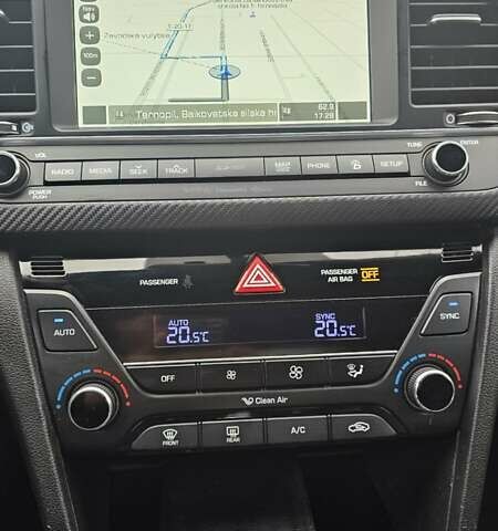 Синій Хендай Елантра, об'ємом двигуна 1.59 л та пробігом 125 тис. км за 10900 $, фото 33 на Automoto.ua