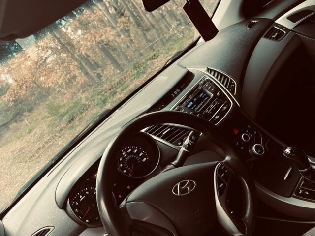 Синий Хендай Элантра, объемом двигателя 1.8 л и пробегом 200 тыс. км за 8900 $, фото 4 на Automoto.ua