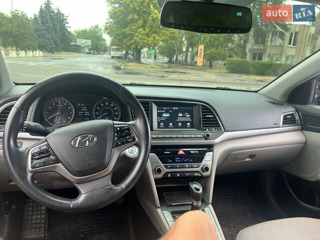 Синий Хендай Элантра, объемом двигателя 2 л и пробегом 135 тыс. км за 11000 $, фото 4 на Automoto.ua