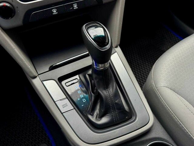 Хендай Элантра 2016 в Киеве на Automoto.ua Синий Хендай Элантра, объемом двигателя 2 л и пробегом 145 тыс. км за 9950 $, фото 13 на Automoto.ua