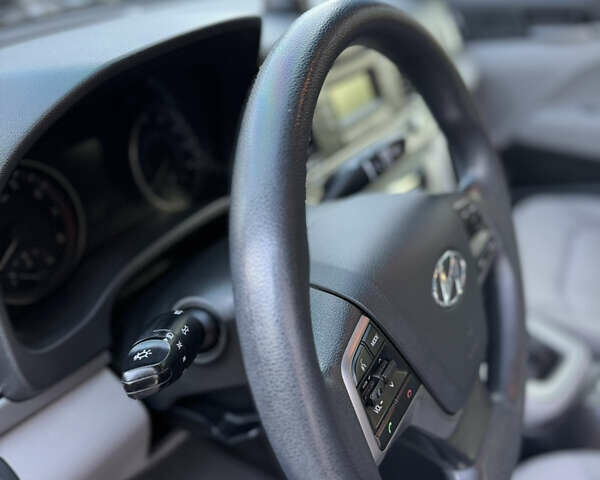 Синій Хендай Елантра, об'ємом двигуна 2 л та пробігом 180 тис. км за 10500 $, фото 16 на Automoto.ua