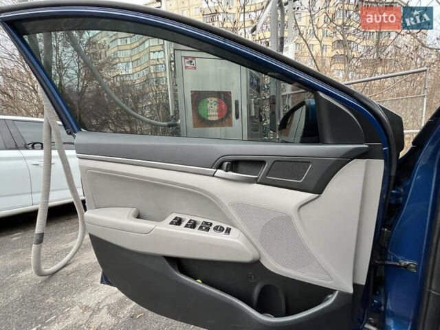 Синий Хендай Элантра, объемом двигателя 2 л и пробегом 150 тыс. км за 10500 $, фото 19 на Automoto.ua