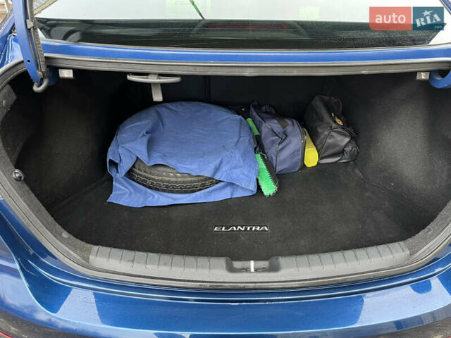 Синий Хендай Элантра, объемом двигателя 2 л и пробегом 150 тыс. км за 10500 $, фото 32 на Automoto.ua