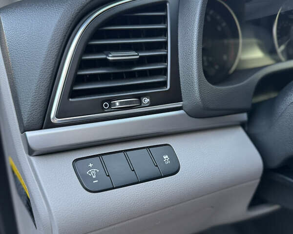 Синій Хендай Елантра, об'ємом двигуна 2 л та пробігом 180 тис. км за 10500 $, фото 12 на Automoto.ua