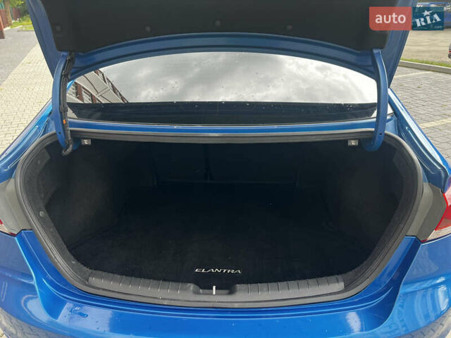 Синий Хендай Элантра, объемом двигателя 2 л и пробегом 173 тыс. км за 13300 $, фото 15 на Automoto.ua