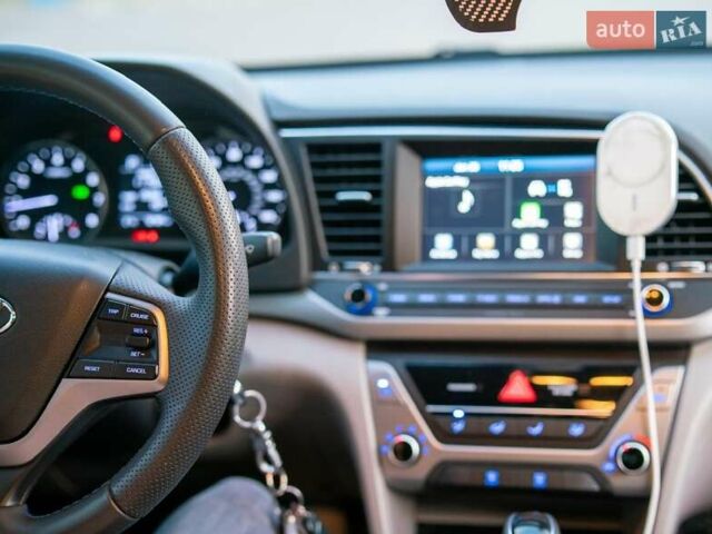 Синий Хендай Элантра, объемом двигателя 2 л и пробегом 117 тыс. км за 12500 $, фото 13 на Automoto.ua
