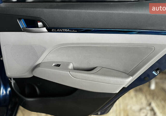 Синий Хендай Элантра, объемом двигателя 2 л и пробегом 100 тыс. км за 11000 $, фото 16 на Automoto.ua