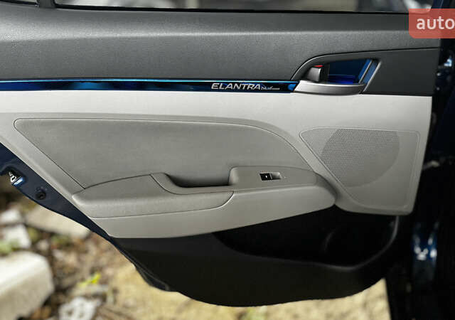 Синий Хендай Элантра, объемом двигателя 2 л и пробегом 100 тыс. км за 11000 $, фото 14 на Automoto.ua