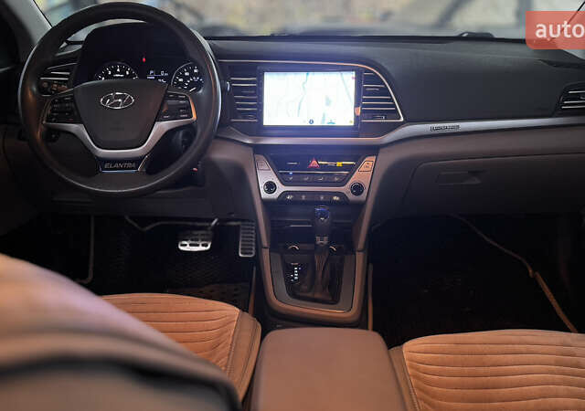 Синий Хендай Элантра, объемом двигателя 2 л и пробегом 100 тыс. км за 11000 $, фото 12 на Automoto.ua