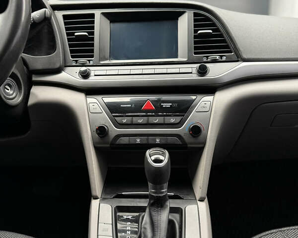 Синий Хендай Элантра, объемом двигателя 2 л и пробегом 209 тыс. км за 9300 $, фото 23 на Automoto.ua