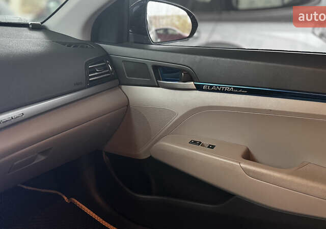Синий Хендай Элантра, объемом двигателя 2 л и пробегом 100 тыс. км за 11000 $, фото 17 на Automoto.ua