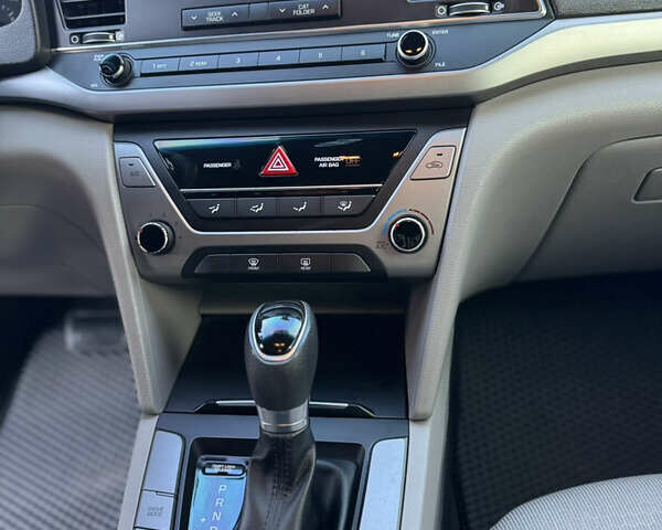 Синій Хендай Елантра, об'ємом двигуна 2 л та пробігом 180 тис. км за 10500 $, фото 19 на Automoto.ua