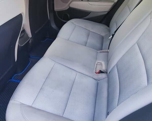 Синий Хендай Элантра, объемом двигателя 2 л и пробегом 60 тыс. км за 16500 $, фото 4 на Automoto.ua