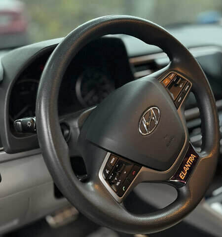 Синий Хендай Элантра, объемом двигателя 2 л и пробегом 100 тыс. км за 11000 $, фото 9 на Automoto.ua