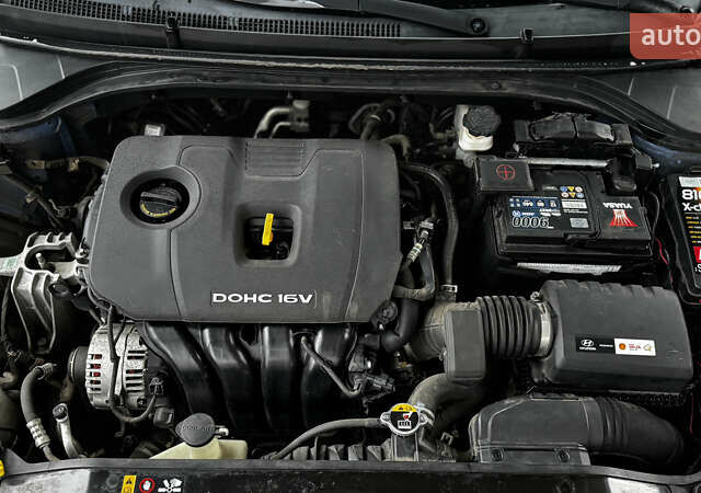 Синий Хендай Элантра, объемом двигателя 2 л и пробегом 100 тыс. км за 11000 $, фото 6 на Automoto.ua