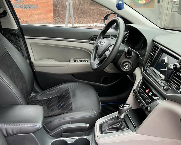 Синий Хендай Элантра, объемом двигателя 2 л и пробегом 150 тыс. км за 10500 $, фото 34 на Automoto.ua