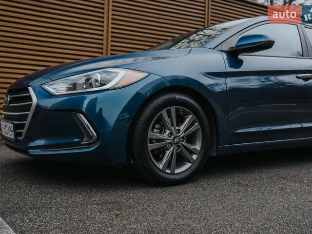 Синий Хендай Элантра, объемом двигателя 2 л и пробегом 92 тыс. км за 12000 $, фото 2 на Automoto.ua