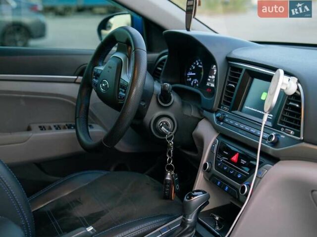 Синий Хендай Элантра, объемом двигателя 2 л и пробегом 117 тыс. км за 12500 $, фото 10 на Automoto.ua