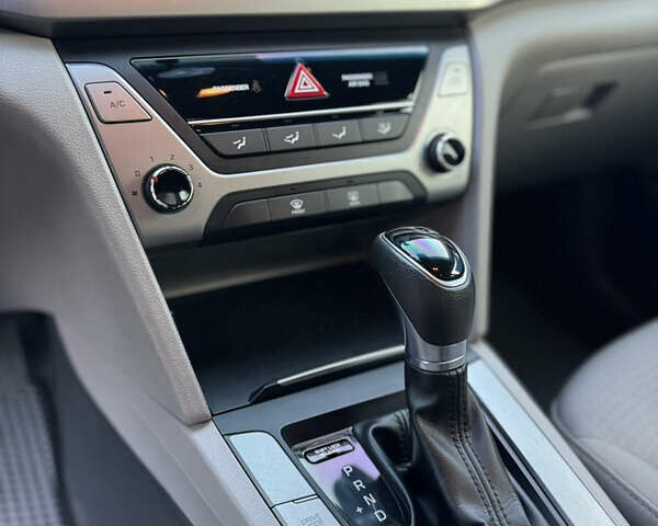 Синій Хендай Елантра, об'ємом двигуна 2 л та пробігом 180 тис. км за 10500 $, фото 17 на Automoto.ua