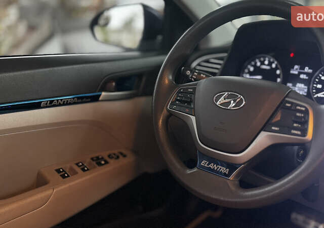 Синий Хендай Элантра, объемом двигателя 2 л и пробегом 100 тыс. км за 11000 $, фото 19 на Automoto.ua
