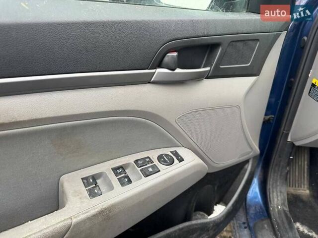 Синий Хендай Элантра, объемом двигателя 2 л и пробегом 113 тыс. км за 8900 $, фото 7 на Automoto.ua