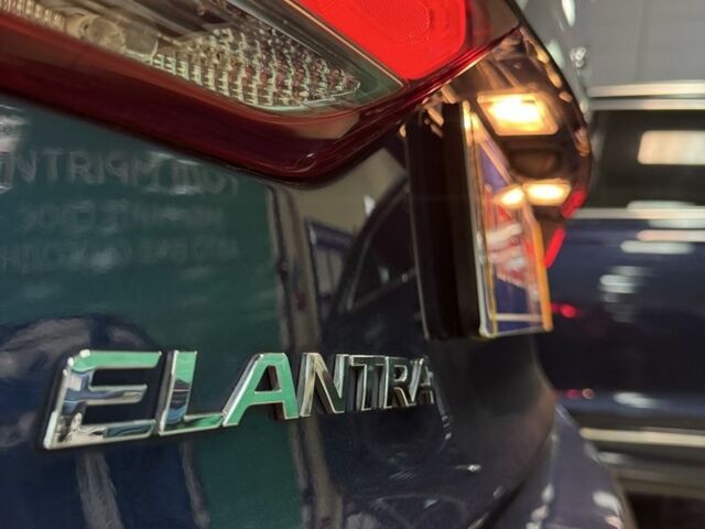 Синий Хендай Элантра, объемом двигателя 2 л и пробегом 33 тыс. км за 12500 $, фото 2 на Automoto.ua