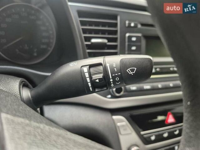 Синій Хендай Елантра, об'ємом двигуна 1.6 л та пробігом 119 тис. км за 13350 $, фото 40 на Automoto.ua