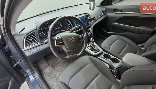 Хендай Элантра 2018 в Киеве на Automoto.ua Синий Хендай Элантра, объемом двигателя 2 л и пробегом 117 тыс. км за 14500 $, фото 8 на Automoto.ua