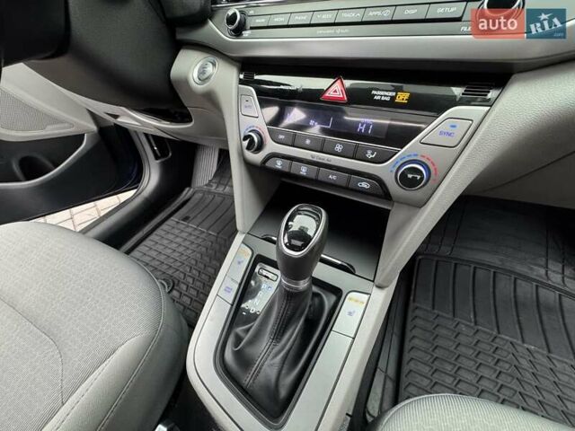 Синій Хендай Елантра, об'ємом двигуна 2 л та пробігом 56 тис. км за 11500 $, фото 27 на Automoto.ua