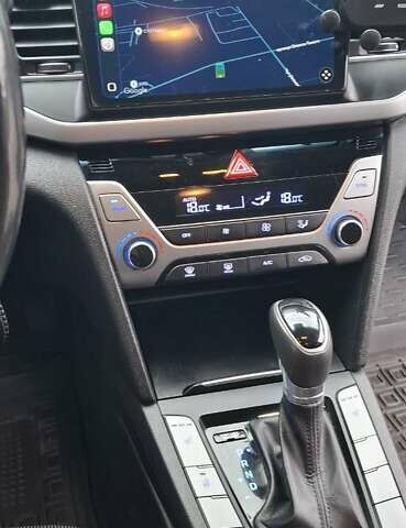 Хендай Элантра 2018 в Киеве на Automoto.ua Синий Хендай Элантра, объемом двигателя 2 л и пробегом 117 тыс. км за 14500 $, фото 14 на Automoto.ua