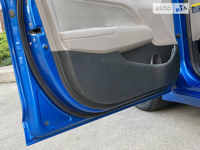 Синій Хендай Елантра, об'ємом двигуна 2 л та пробігом 135 тис. км за 11500 $, фото 187 на Automoto.ua