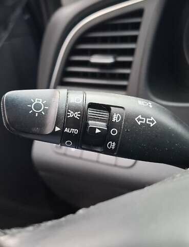 Хендай Элантра 2018 в Киеве на Automoto.ua Синий Хендай Элантра, объемом двигателя 2 л и пробегом 117 тыс. км за 14500 $, фото 10 на Automoto.ua