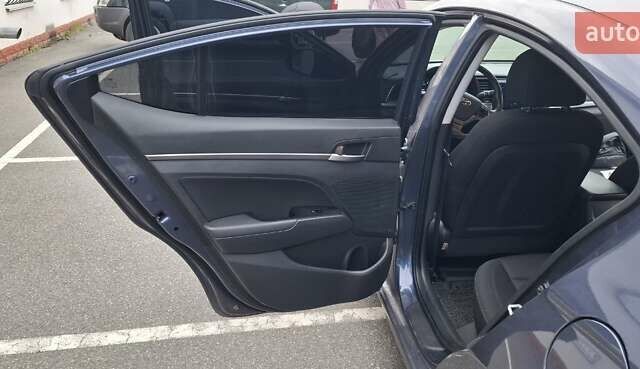 Хендай Элантра 2018 в Киеве на Automoto.ua Синий Хендай Элантра, объемом двигателя 2 л и пробегом 117 тыс. км за 14500 $, фото 23 на Automoto.ua