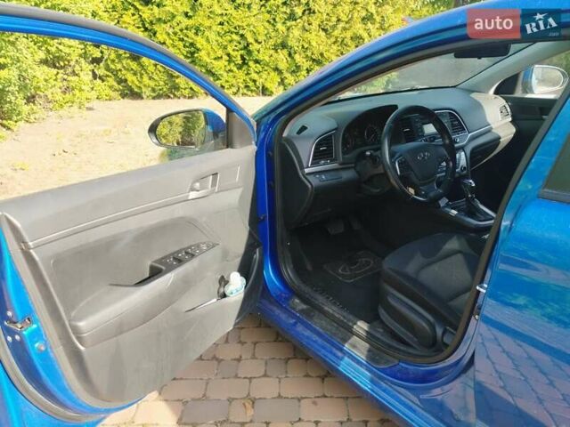 Синий Хендай Элантра, объемом двигателя 1.6 л и пробегом 128 тыс. км за 10400 $, фото 4 на Automoto.ua