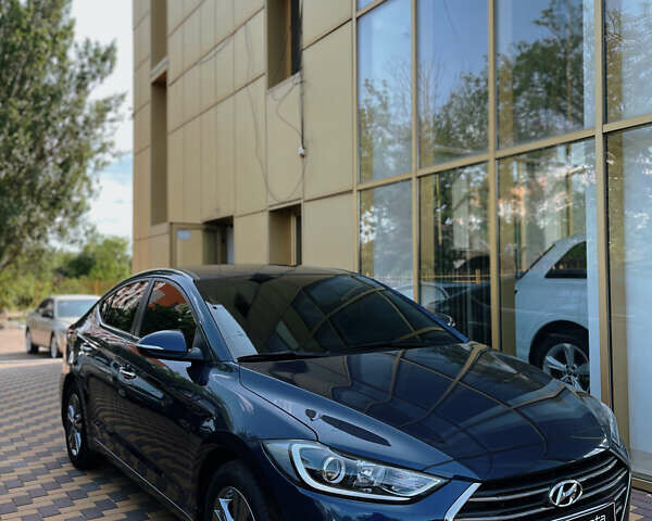 Синий Хендай Элантра, объемом двигателя 2 л и пробегом 18 тыс. км за 17300 $, фото 2 на Automoto.ua